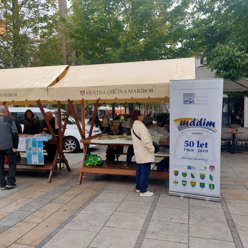 Predstavitvene stojnice Društva delovnih invalidov, Društva inkont in Društva slepih in slabovidnih